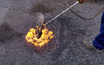 Layer Breton flat roofing repairs